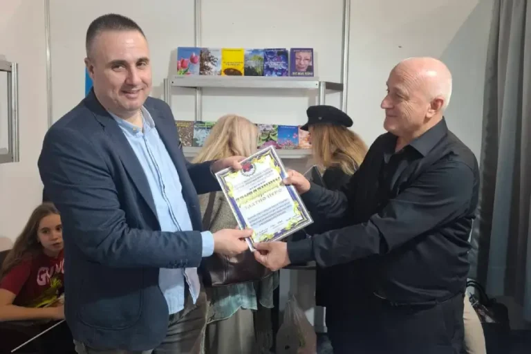 Srđan N. Čomić na Sajmu knjiga – Zlatno pero